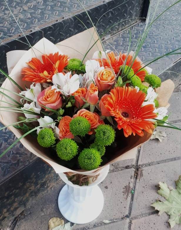 Букет цветов из: Герберы, Хризантемы, Альстромерии и Розы в Советском Руно