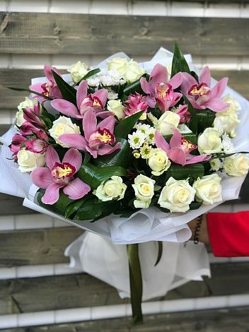 Букет цветов из: Розы и Хризантемы в Советском Руно