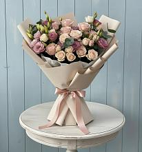 Букет цветов из:  Розы и Лизиантусы в Советском Руно