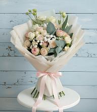 Букет цветов из:  Розы и Лизиантусы в Советском Руно