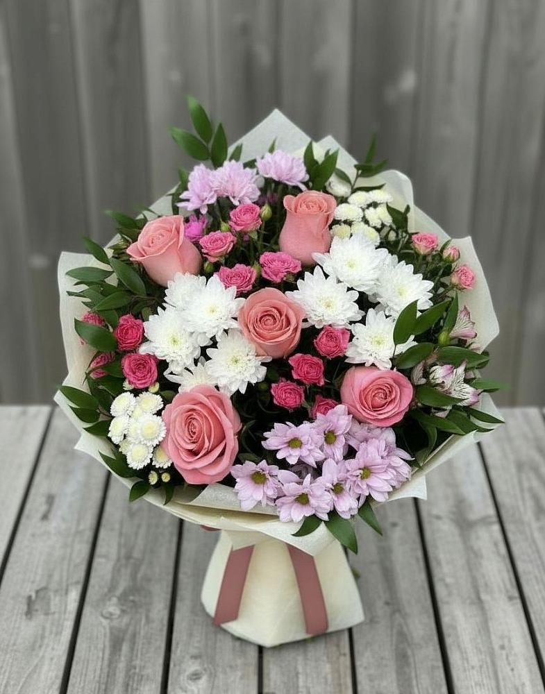 Букет цветов из: Альстромерии, Гвоздики, Розы и Хризантемы в Советском Руно