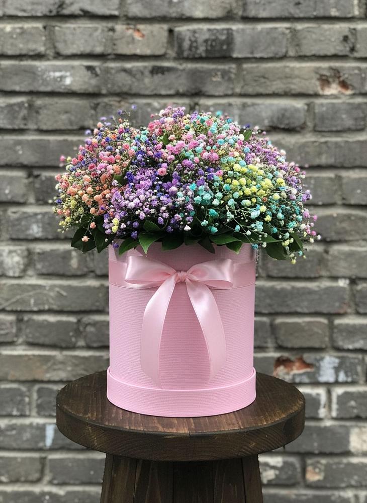 Цветочная композиция из Гипсофила и Розы в шляпной коробке в Советском Руно