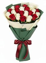 Букет Микс из красных и белых роз в Советском Руно