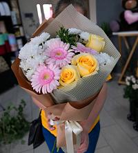 Букет цветов из:  Герберы, Розы и Хризантемы в Советском Руно