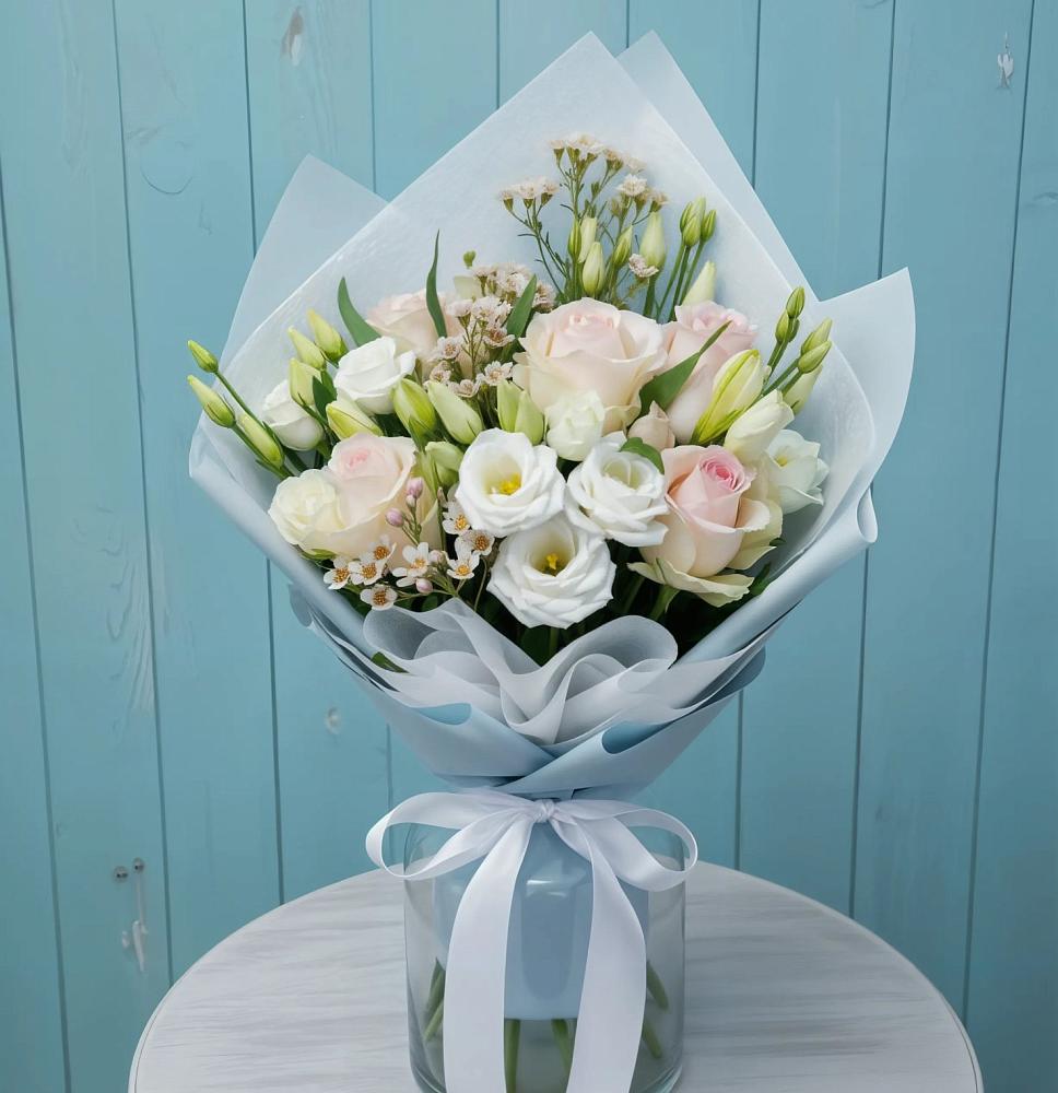 Букет цветов из: Розы и Лизиантусы в Советском Руно