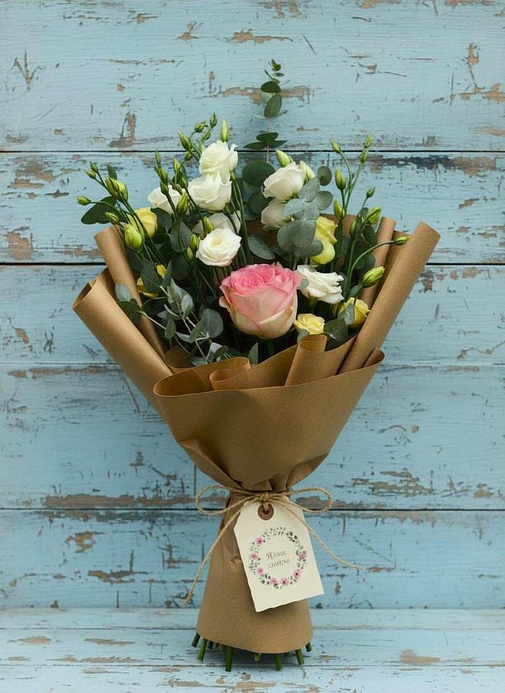 Букет цветов из: Розы и Лизиантусы в Советском Руно