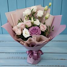 Букет цветов из:  Розы и Лизиантусы в Советском Руно