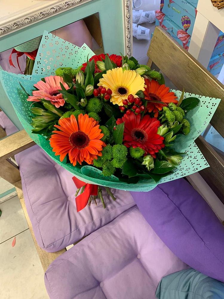 Букет цветов из: Герберы, Хризантемы и Альстромерии в Советском Руно