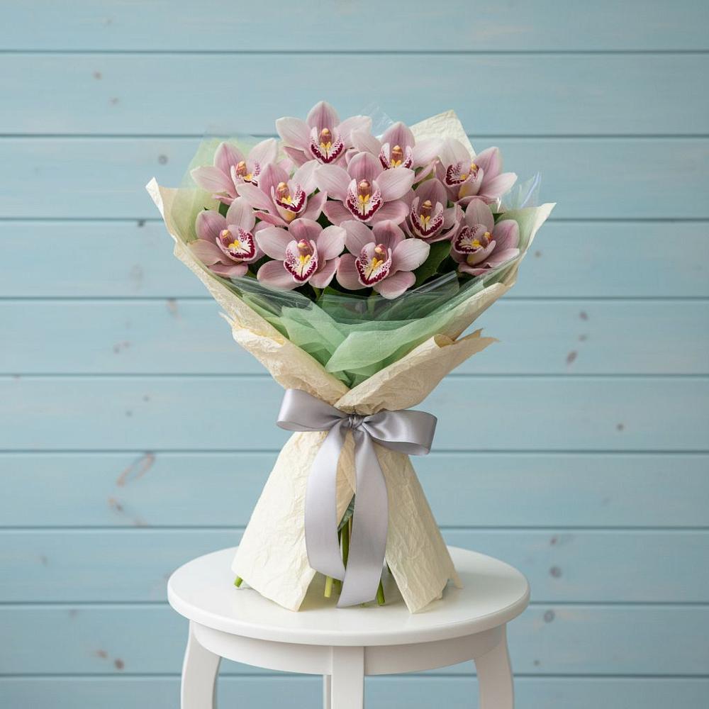 Букет цветов из: Орхидеи и Розы в Советском Руно