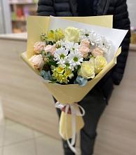 Букет цветов из:  Альстромерии, Розы и Хризантемы в Советском Руно