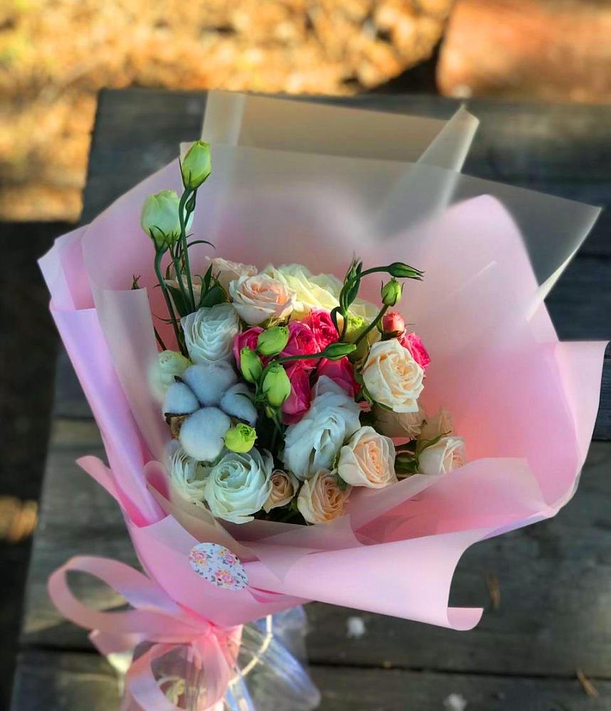 Букет цветов из: Розы и Лизиантусы в Советском Руно