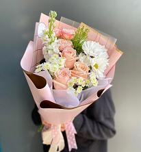 Букет цветов из:  Хризантемы и Розы в Советском Руно