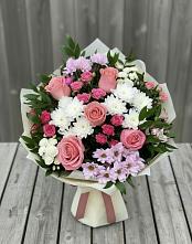 Букет цветов из:  Альстромерии, Гвоздики, Розы и Хризантемы в Советском Руно