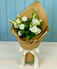 Букет цветов из:  Хризантемы и Лизиантусы в Советском Руно