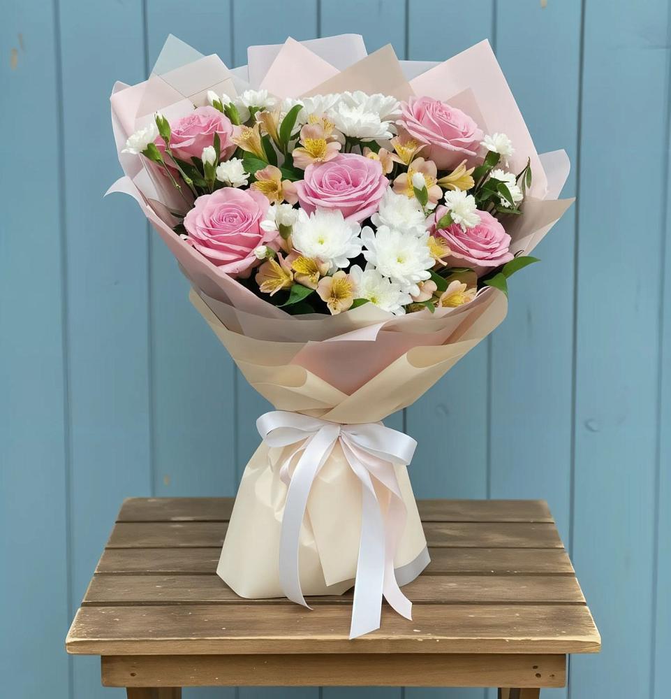 Букет цветов из: Гвоздики, Орхидеи и Розы в Советском Руно