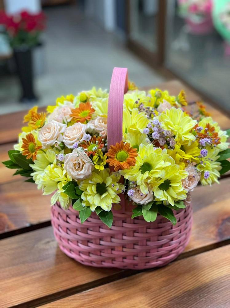Цветочная композиция из Хризантемы и Розы в корзине в Советском Руно