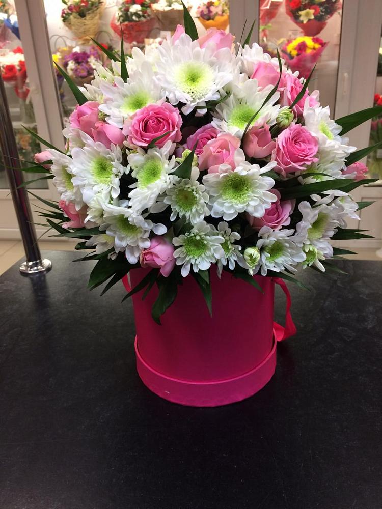 Цветочная композиция из Розы и Хризантемы в шляпной коробке в Советском Руно