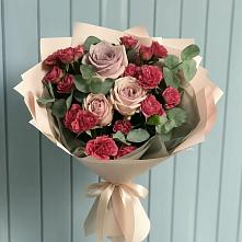 Букет цветов из:  Гвоздики и Розы в Советском Руно