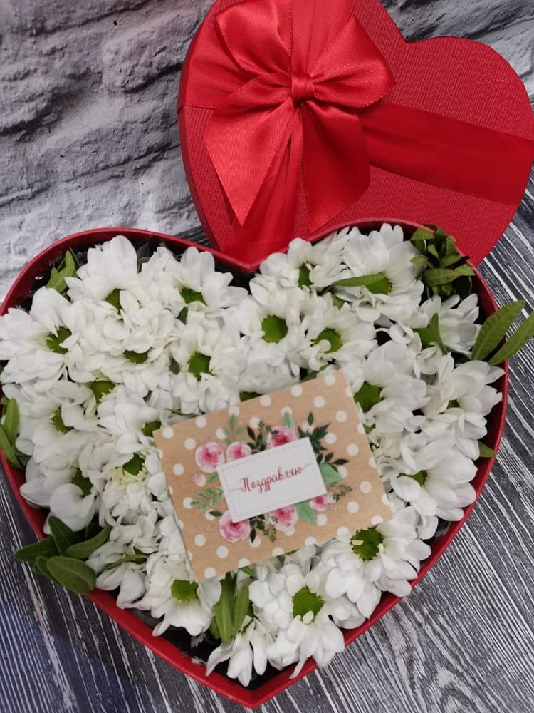 Цветочная композиция из Хризантемы в виде сердца в Советском Руно