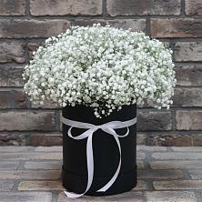 Цветочная композиция из Гипсофила в шляпной коробке в Советском Руно