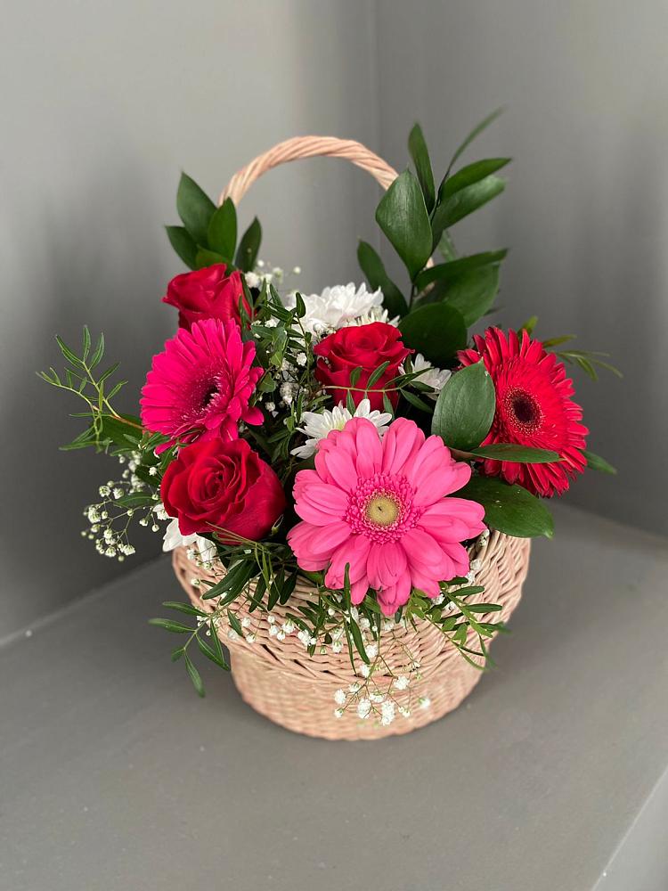 Цветочная композиция из Розы, Хризантемы и Герберы в корзине в Советском Руно