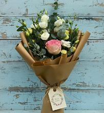 Букет цветов из:  Розы и Лизиантусы в Советском Руно