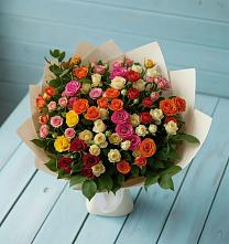 Букет Микс из разноцветных кустовых роз в Советском Руно